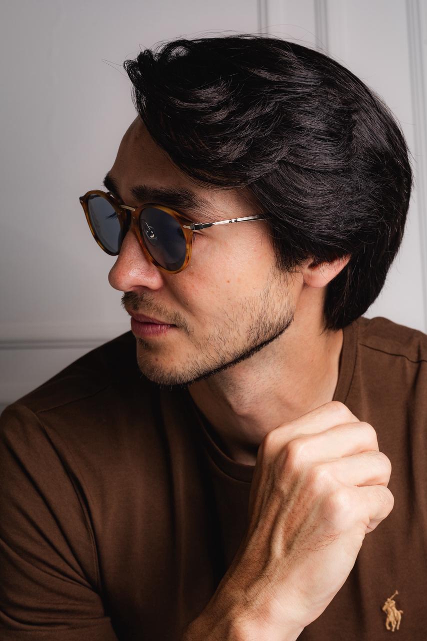 Óculos de Sol PERSOL CALLIGRAPHER EDITION PO3166S 960/56 Acetato e Metal na cor Terra di Siena com Lentes Azul Espelhada em Cristal